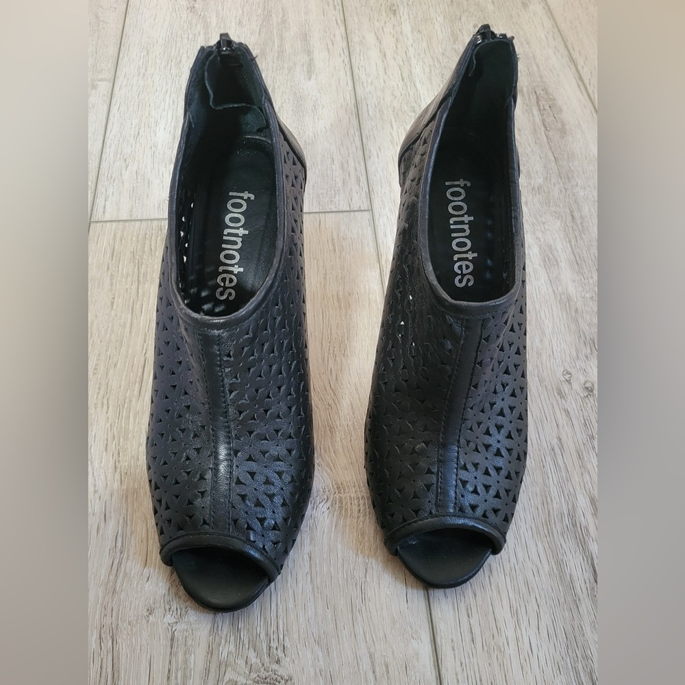 Footnotes black open toe heels